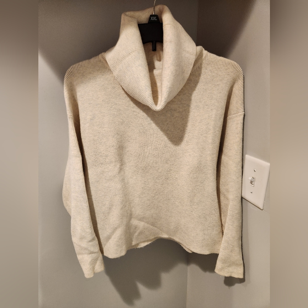 Cabi Luxe turtleneck size Small